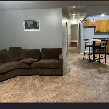 Room In A Beach House With King Size Bed In A Landlord Hosted Three Bedroom Apartment Нью-Йорк Экстерьер фото