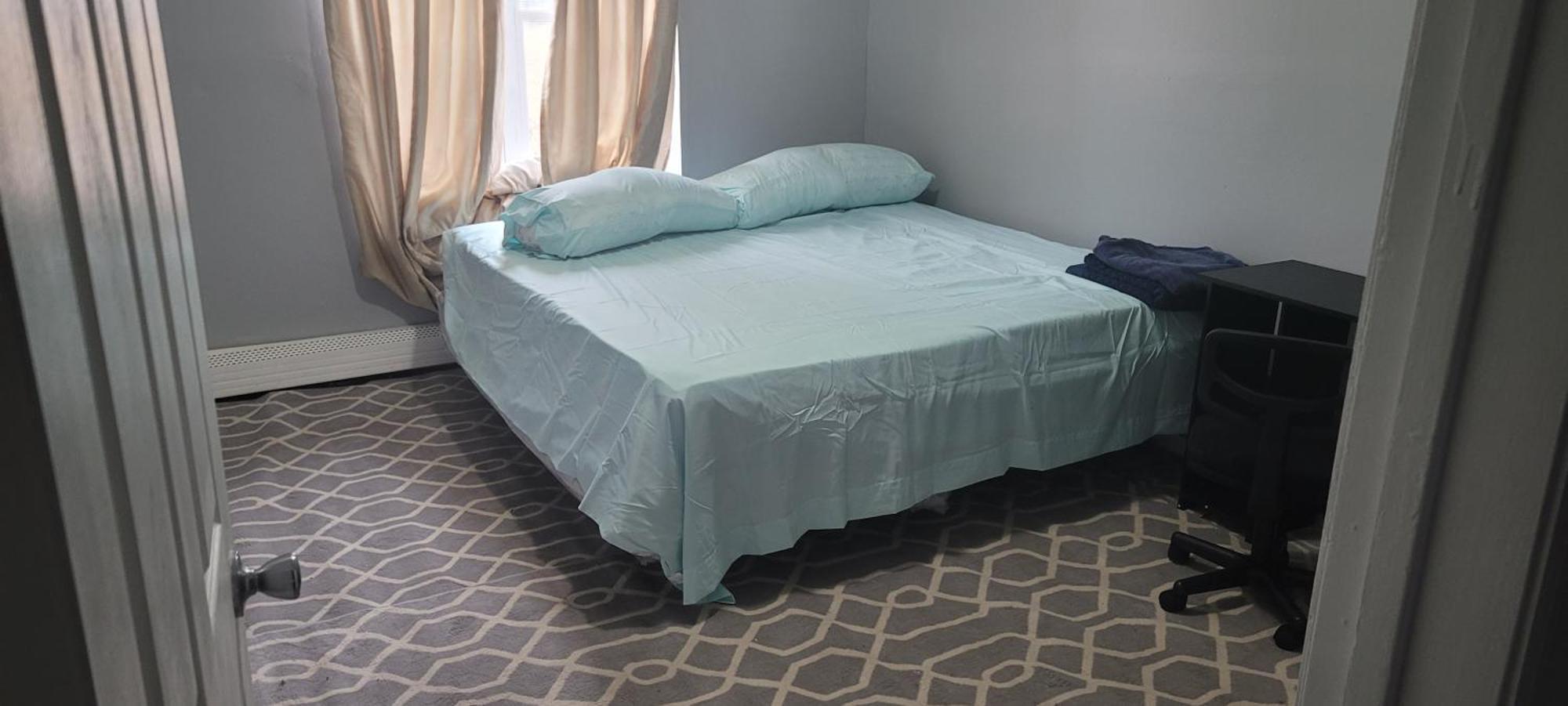 Room In A Beach House With King Size Bed In A Landlord Hosted Three Bedroom Apartment Нью-Йорк Экстерьер фото